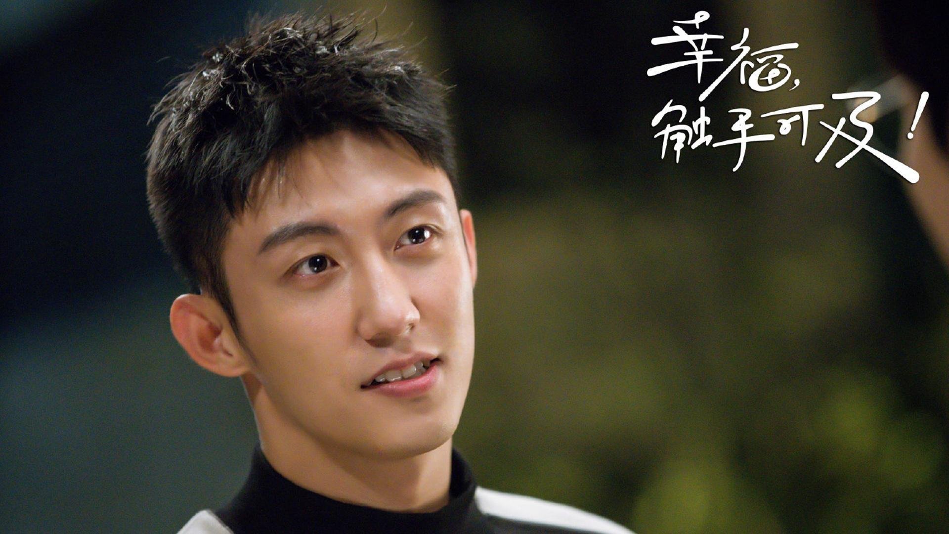 赛场双星，足球的团队完胜与乒乓的个人传奇