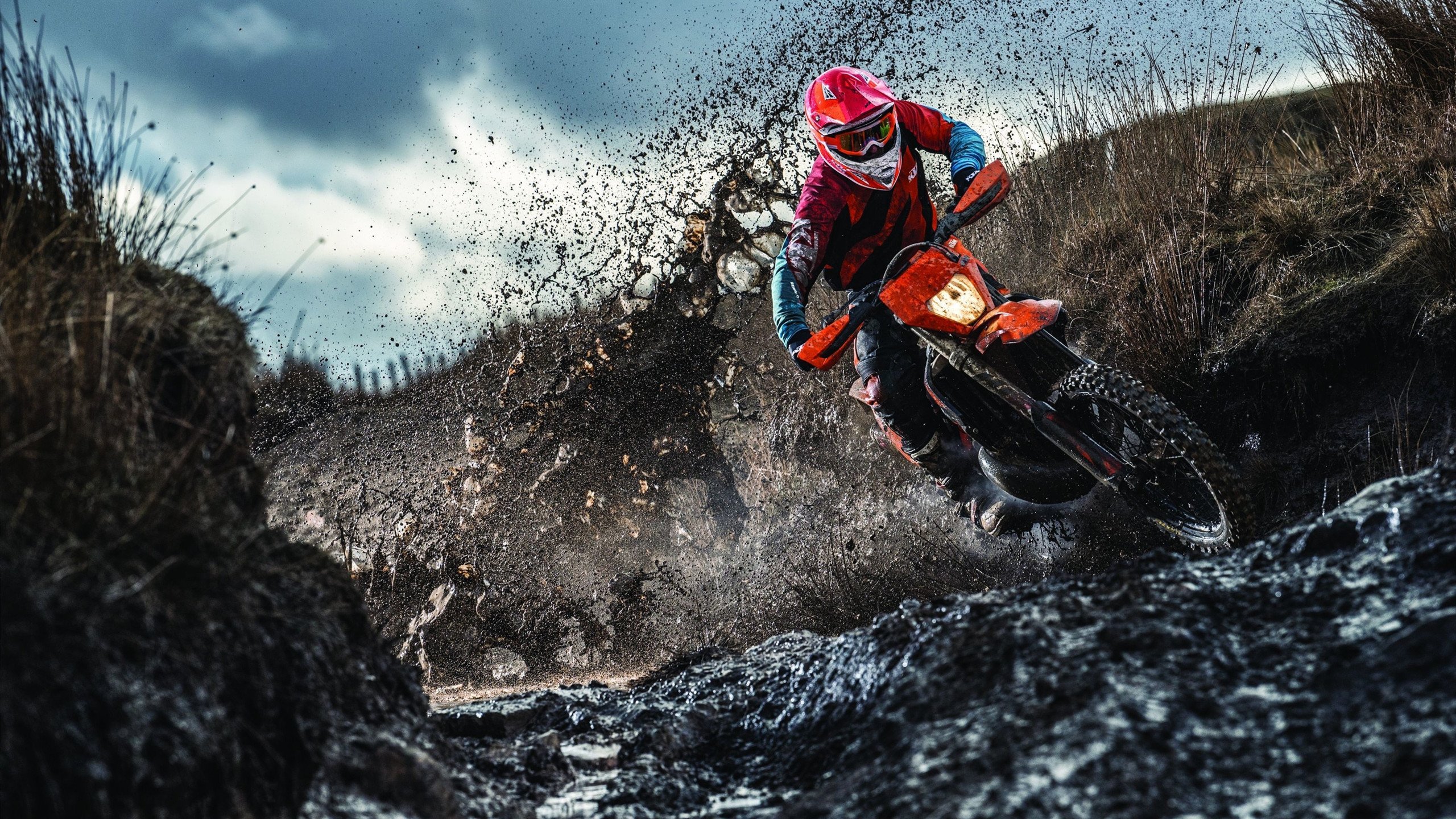 逆流与新流,乌拉圭掀翻战车,拉什福德改写历史—足球世界里的颠覆与新生