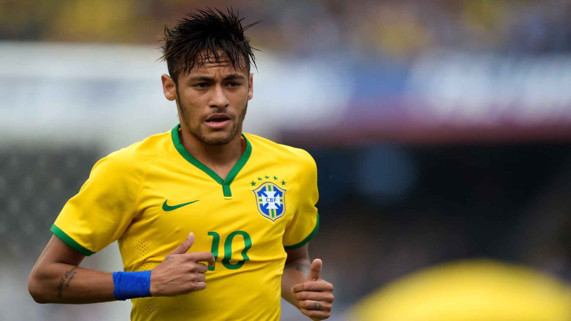 里昂焰火映红天，卡马文加舞翩跹