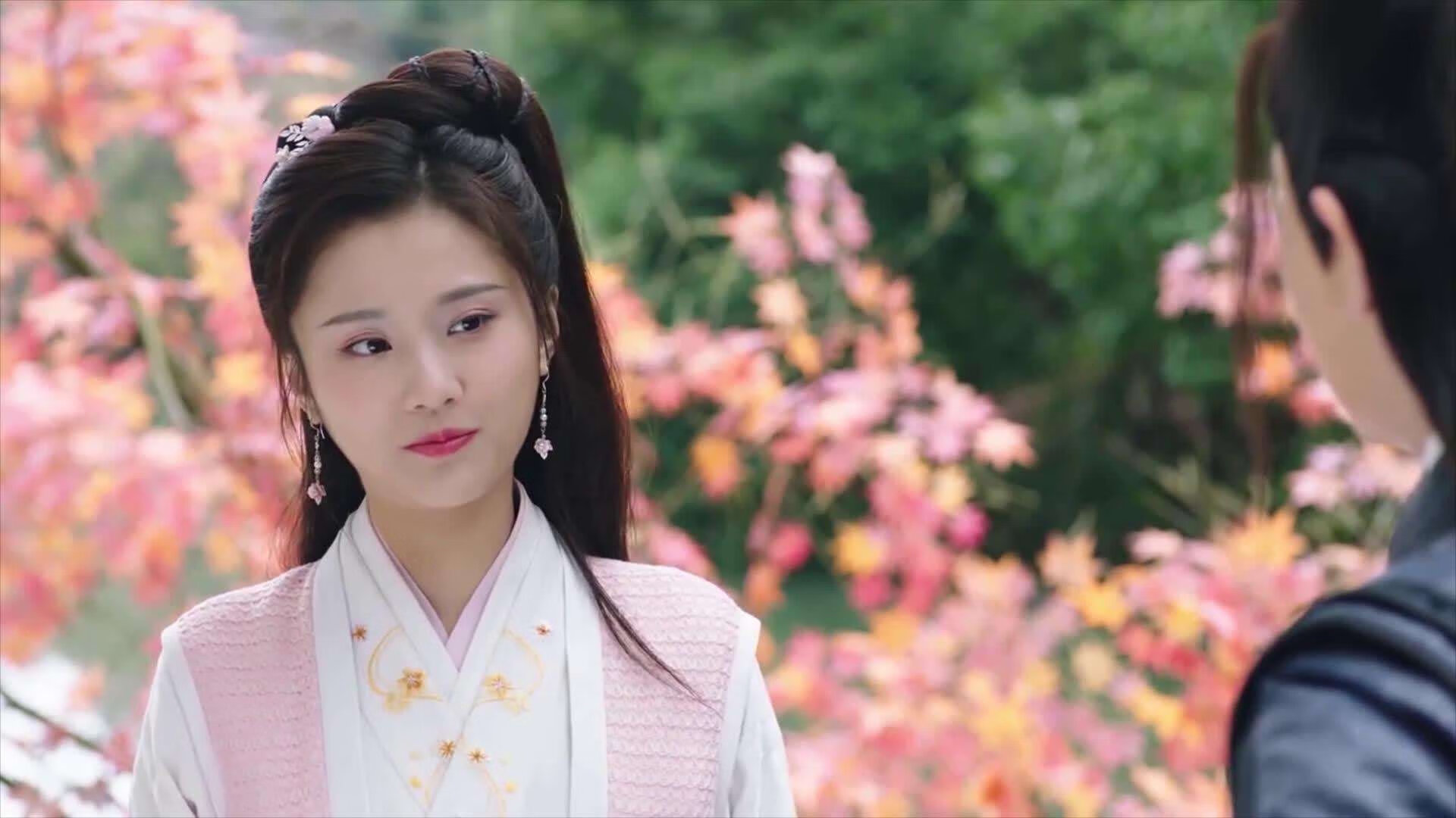 金色闪电与红色极光，速度在不同维度的共鸣